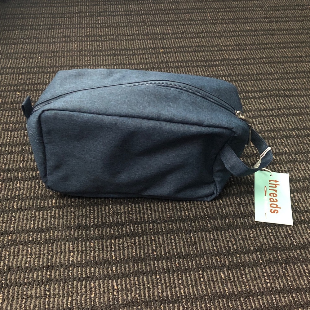 π JetBlue Men's Toiletry Travel Bag Nwt - Picture 4 of 7